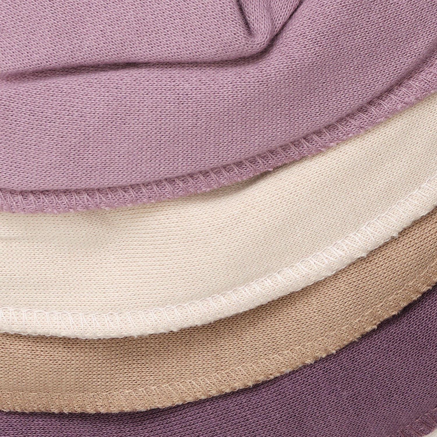 Pippi Dreieckstüchern in Flieder, Beige und Dunkel-Lila – weiche Stoffstruktur und feine Verarbeitung